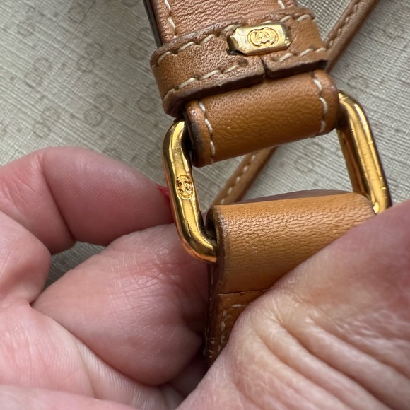 Authentic Vintage Gucci Crossbody - Picture 4 of 13
